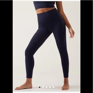 Athleta Salutation 7/8 legging navy size small
